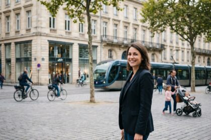 Jeune femme professionnelle dans une ville moderne en France
